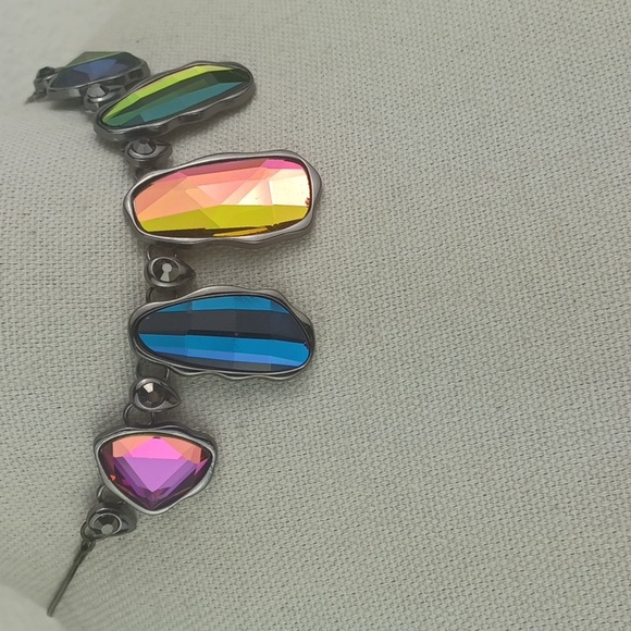 Gorgeous Edgy Oil Spill Multicolor Multifaceted Eyecatching Statement Necklace - Picture 5 of 12